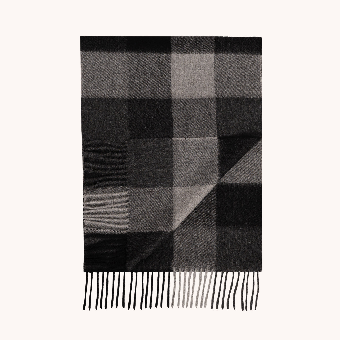 Black & White Checkered Peruvian Baby Alpaca Scarf – Stylish and Warm Across Europe