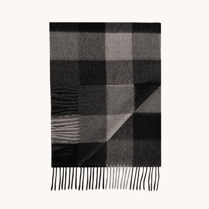 Black & White Checkered Peruvian Baby Alpaca Scarf – Stylish and Warm Across Europe